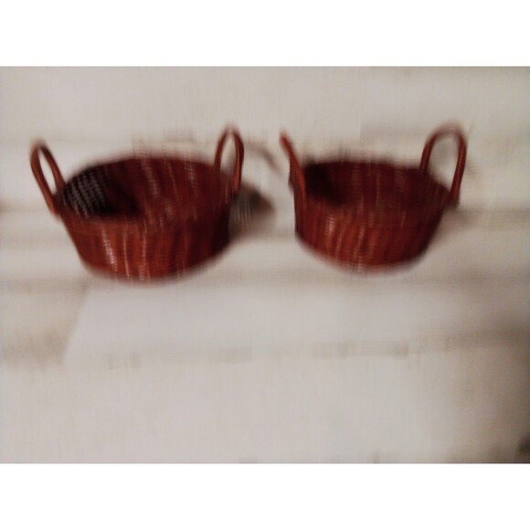 Small Round Set Of Two Baskets With Handles Bread / Fruit Basket Decor - Picture 11 of 13